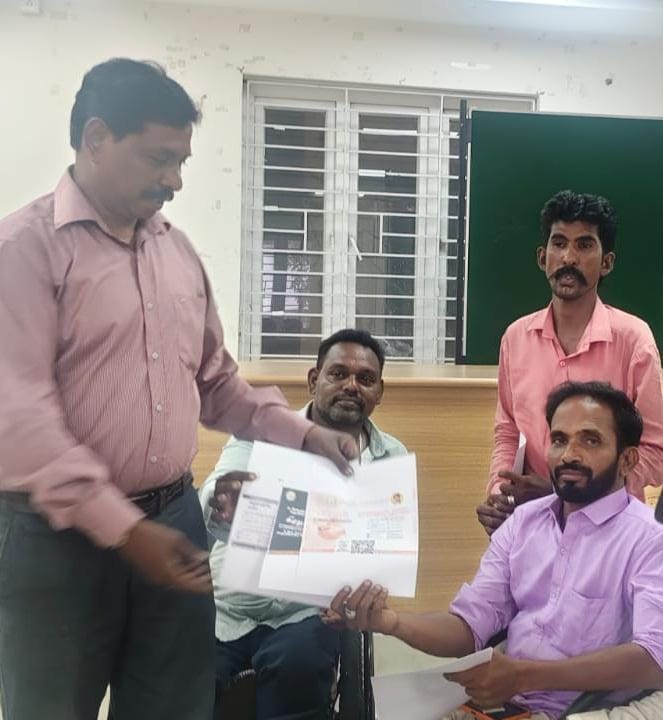 இன்று திருவள்ளூர் மாவட்ட மாற்றுத் திறனாளிகள் நல அலுவலர் அவர்கள் தமிழக முதலமைச்சரிடம்